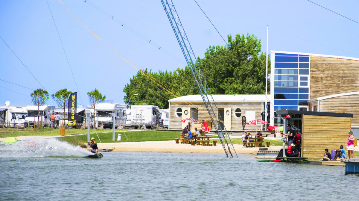 Le téléski nautique de L'Aiguillon-sur-Mer, THE spot de vos vacances !