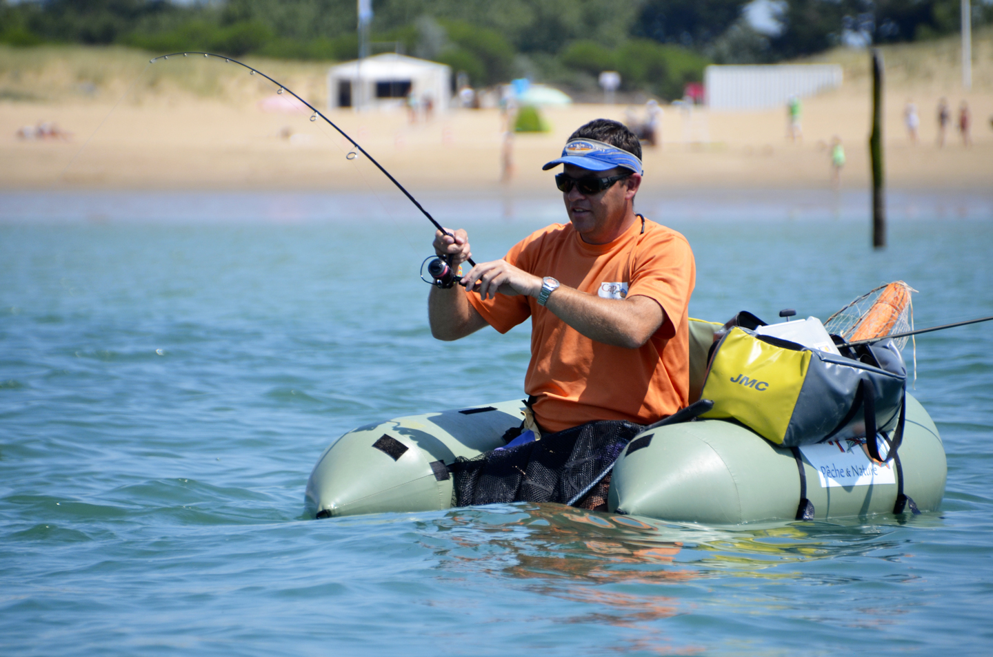 Pêche en float-tube avec Cap Pêche et Nature au large de La Faute-sur-Mer