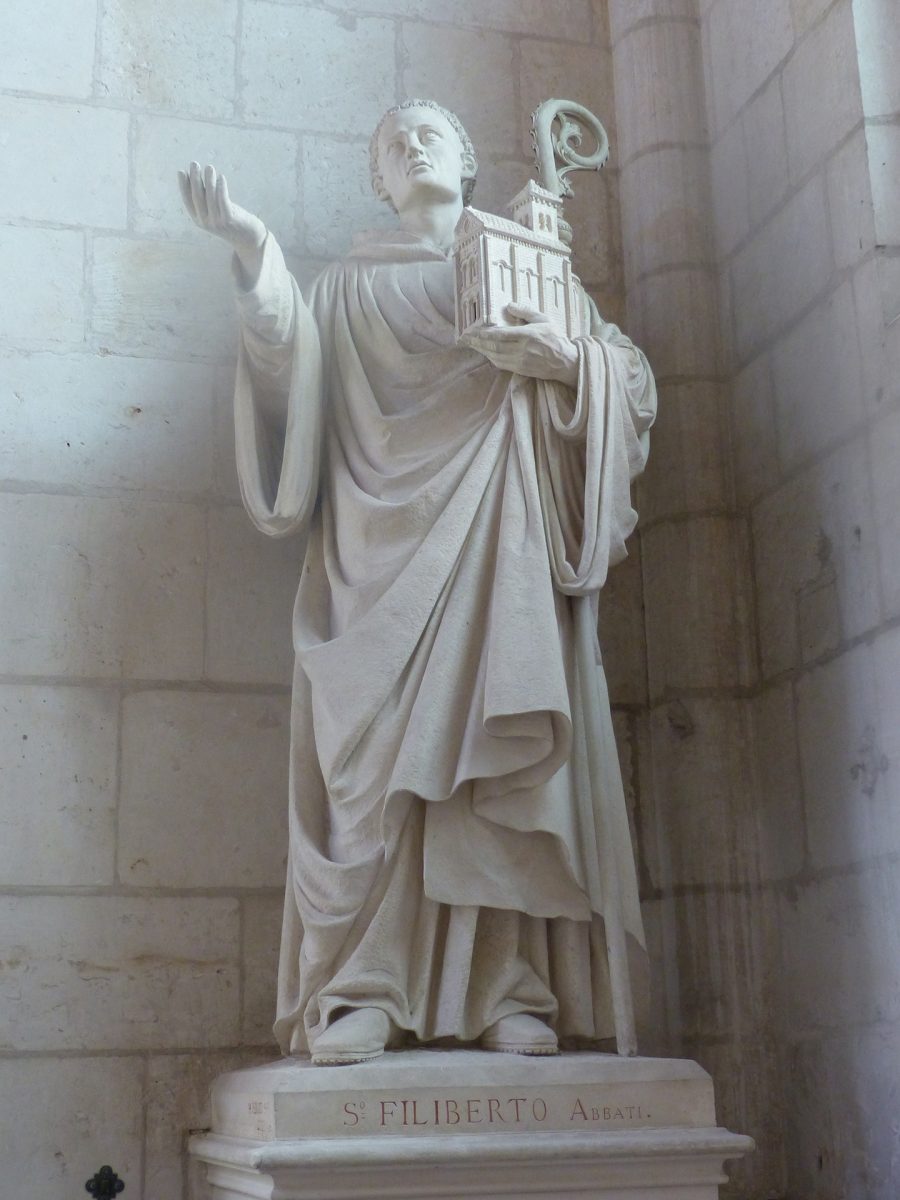Cathedrale-Notre-Dame-de-Assomption-Luçon-Vendée-statue