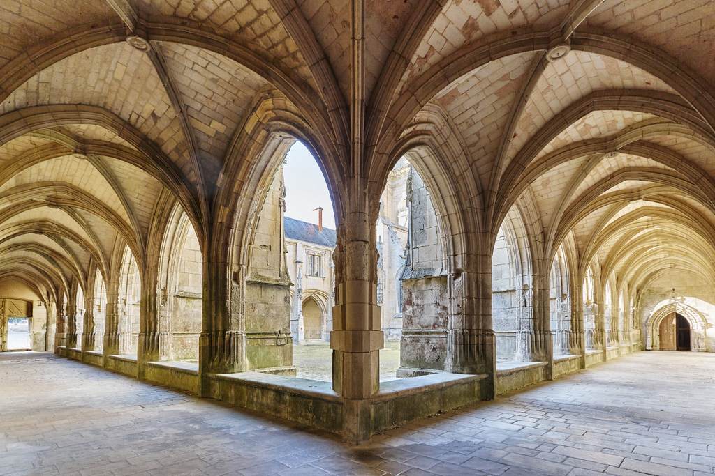 CLOÎTRE DE LA CATHÉDRALE NOTRE-DAME-DE-L’ASSOMPTION