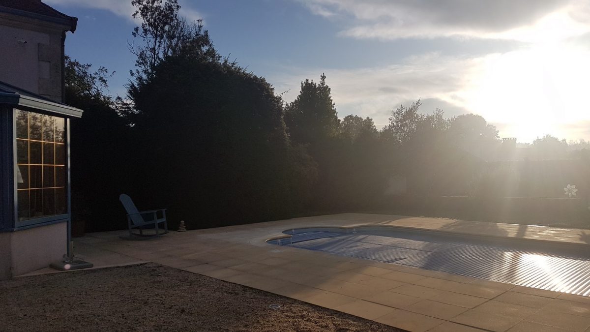 Meublé l’Olifanière La Réorthe piscine-matin