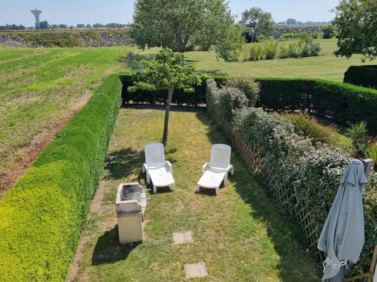 Meublé la Fautaise_La Faute sur Mer_Jardin clos vu de la chambre