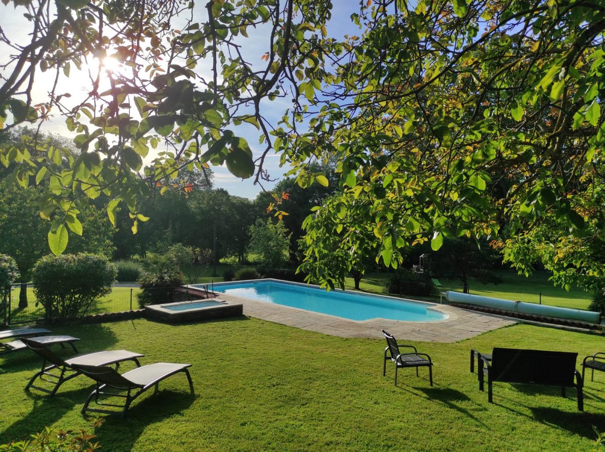Gîte de l’Orfraie_Saint Juire Champgillon_Piscine du domaine