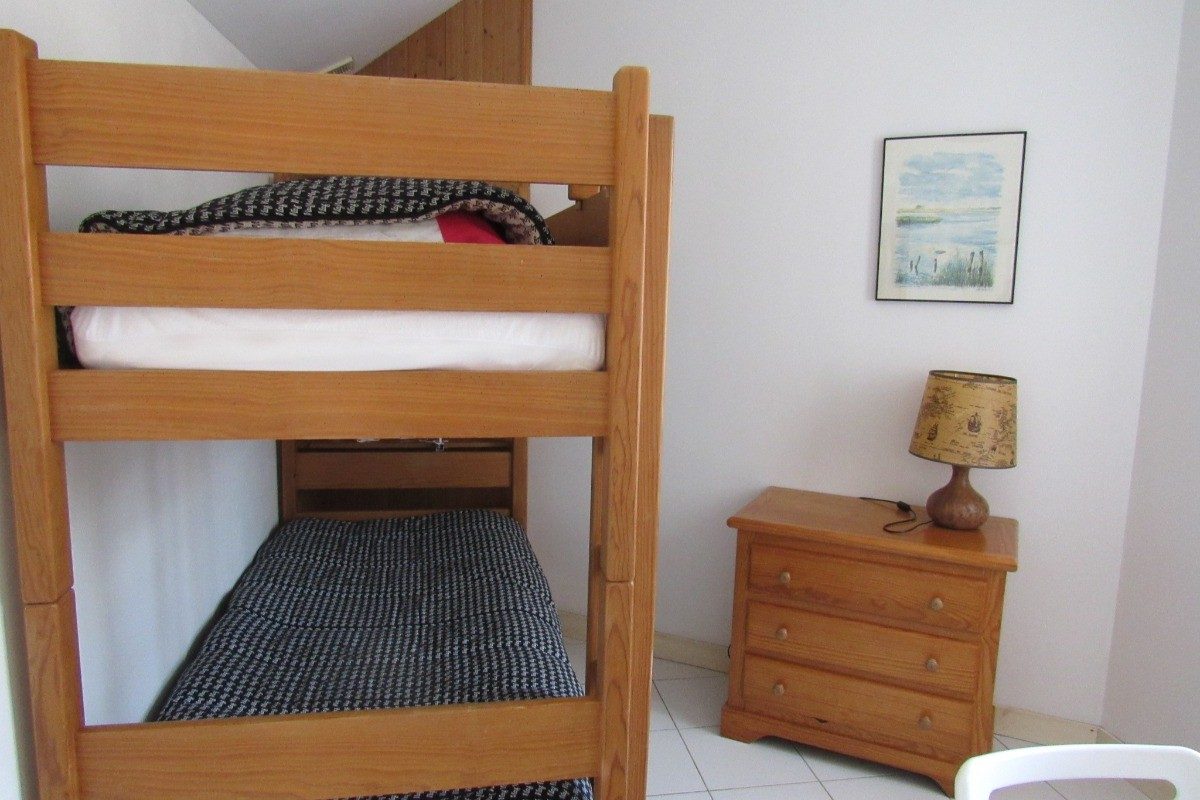 343160 – Chambre 3 avec deux lits 80 superposés