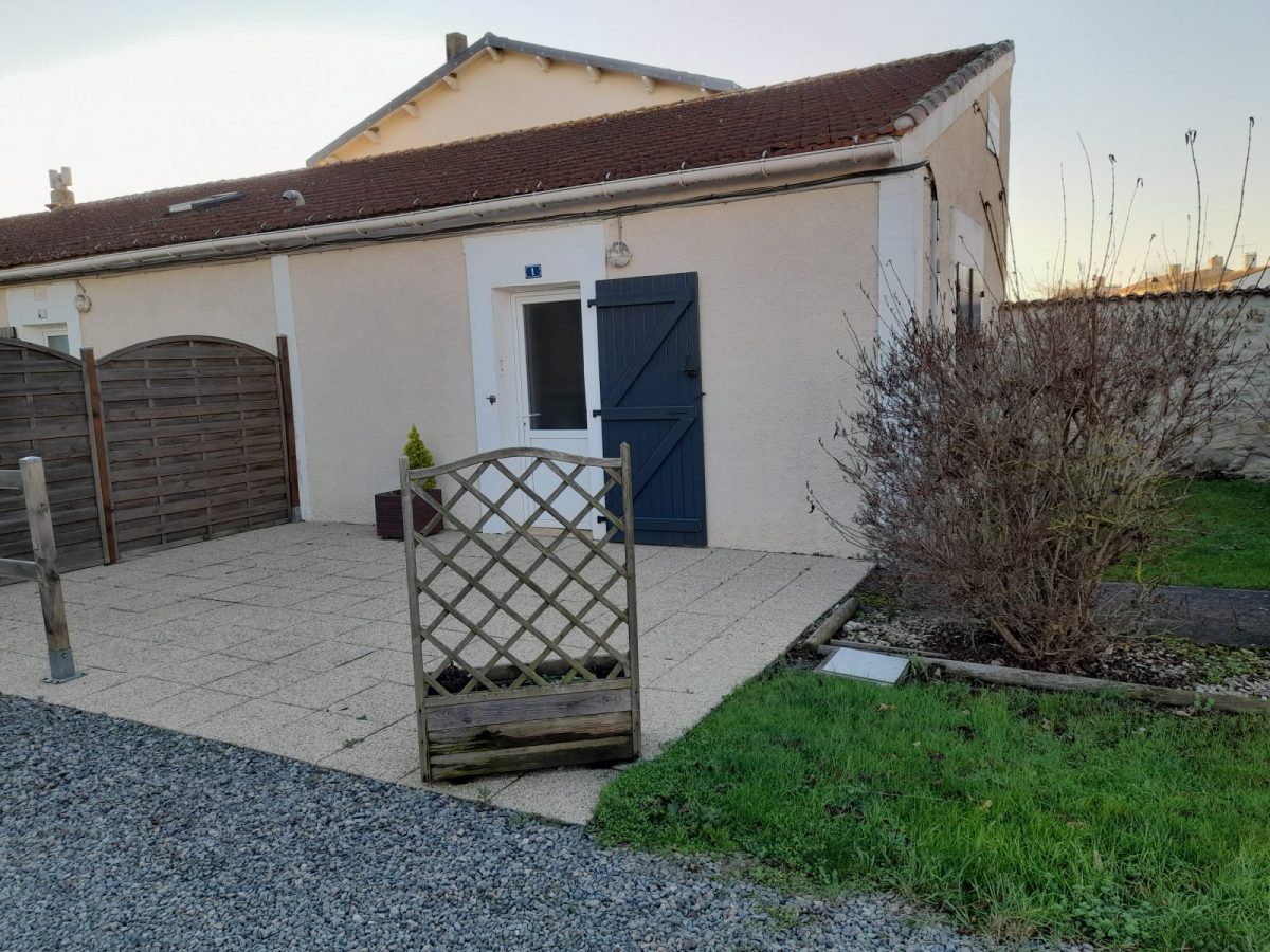 Meublé Au doux préfou_Saint Michel en L’Herm_Extérieur avec terrasse privative