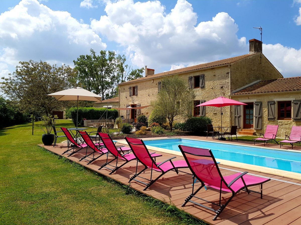 Maison CHAMBRE D’HÔTES AU CLOS DES TEMPLIERS_Puyravault_Piscine