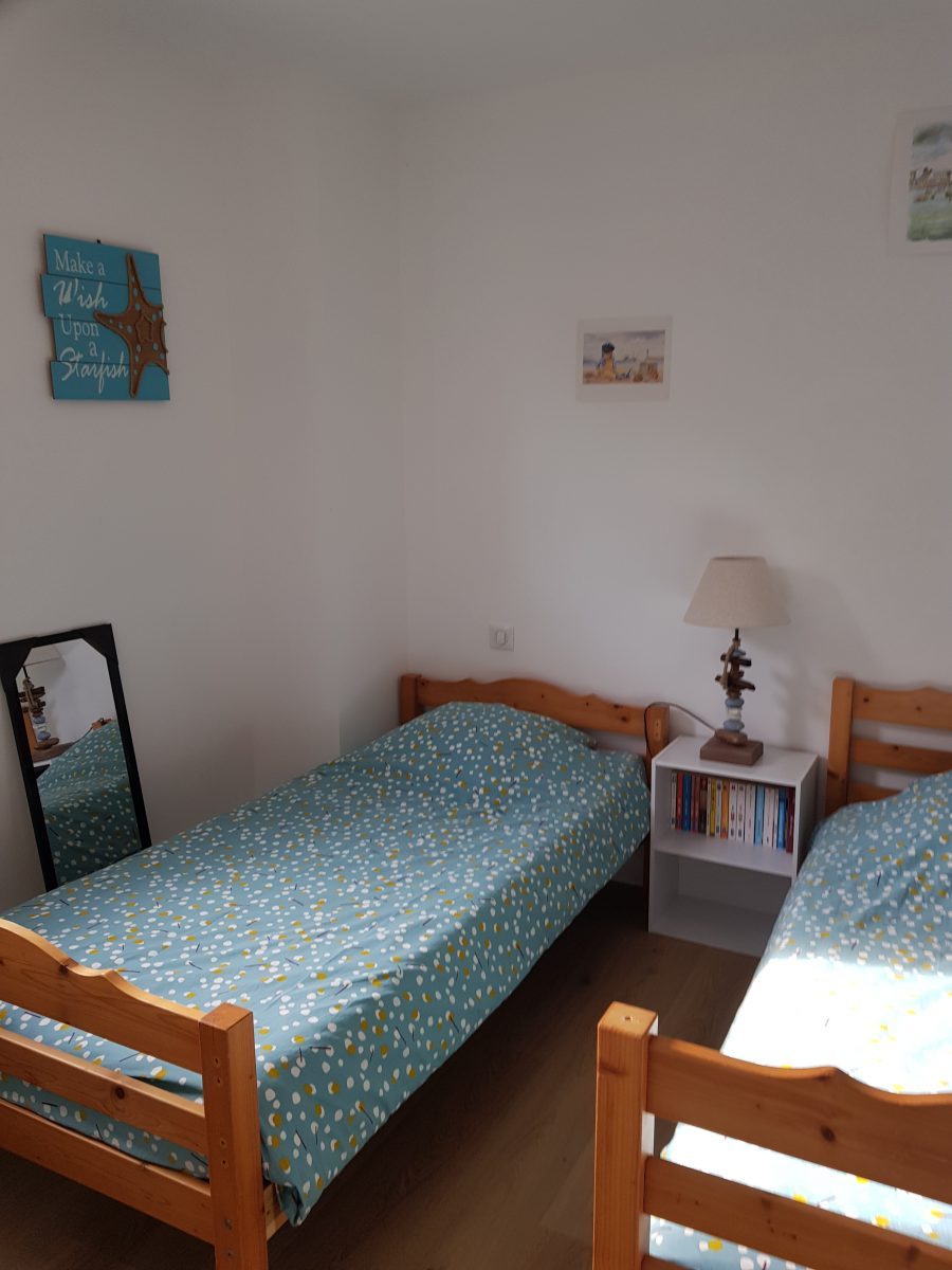 CH D&rsquo;HÔTES LA PRESQU&rsquo;ÎLE –  LA FAUTE SUR MER CHAMBRE LITS SIMPLES