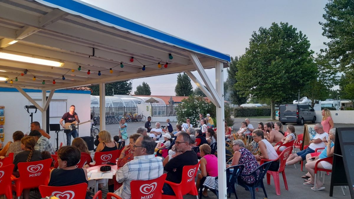 Camping Le Pré des Sables_L’Aiguillon La Presqu’Ile_Animation restaurant