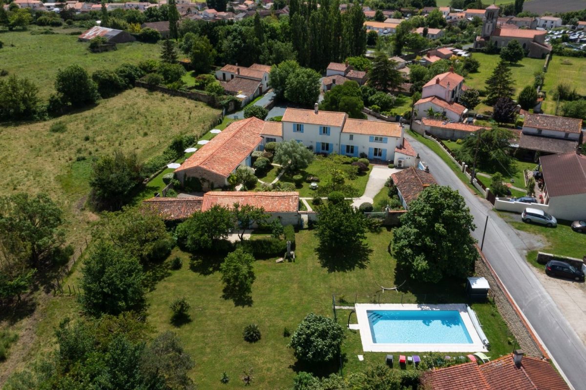 L&rsquo;Enclos Bleu_Chaillé les Marais_Vue aérienne