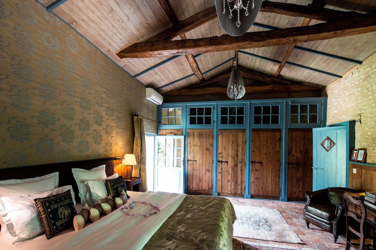 40227 – Suite de 50 m², belle hauteur sous plafond, anciennes boiseries de couvent