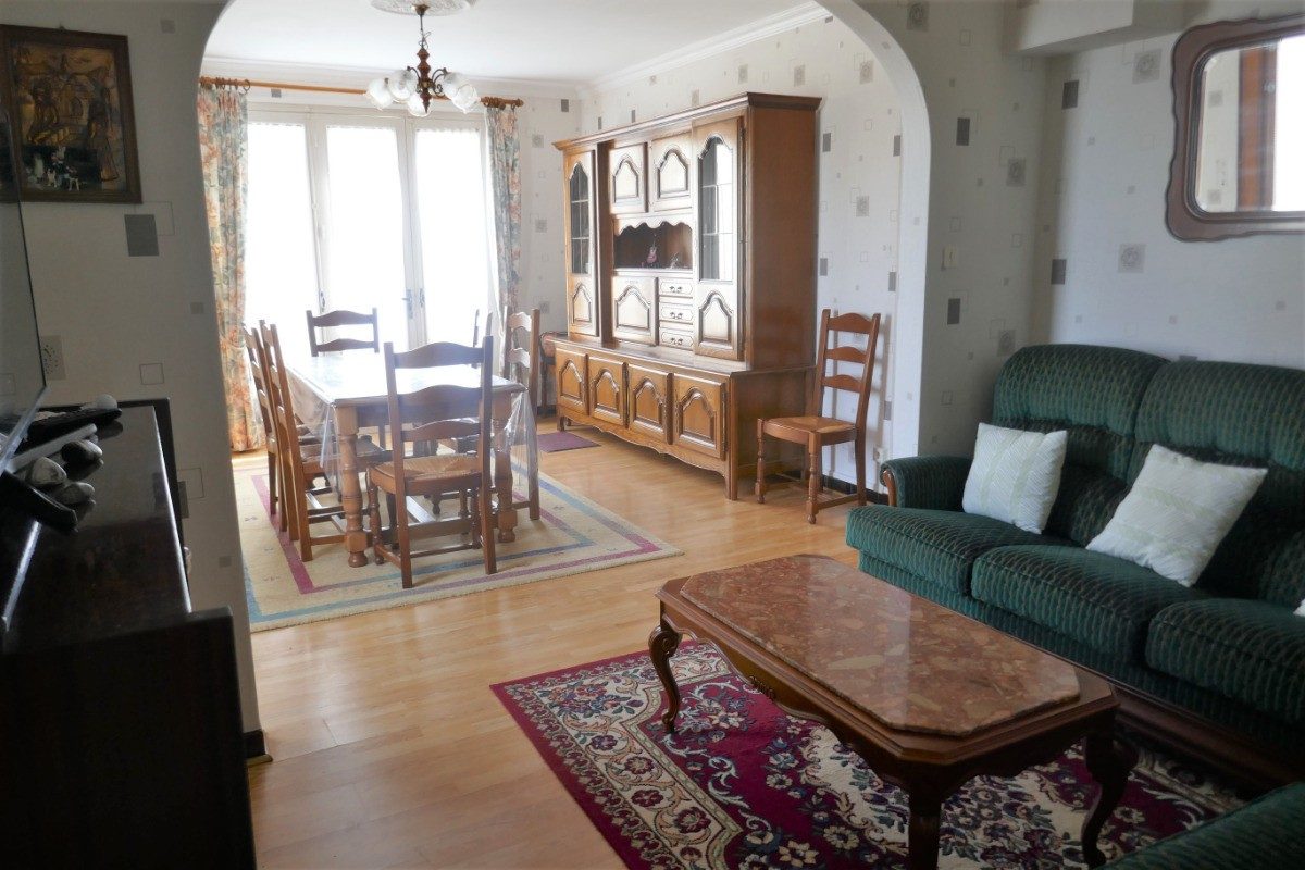 264346 – Pièce de vie : salon /salle à manger