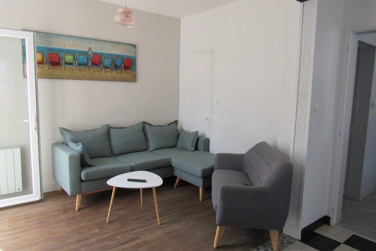 346047 – Salon