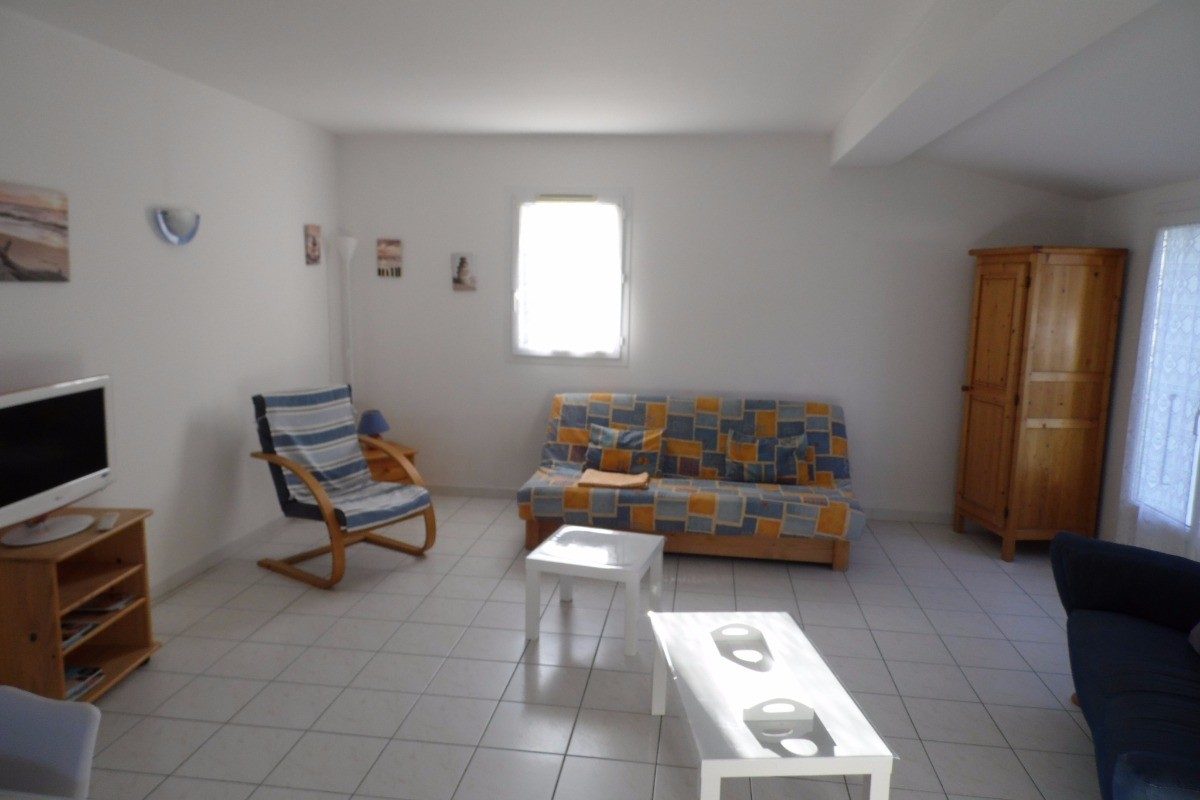 178223 – Salon
