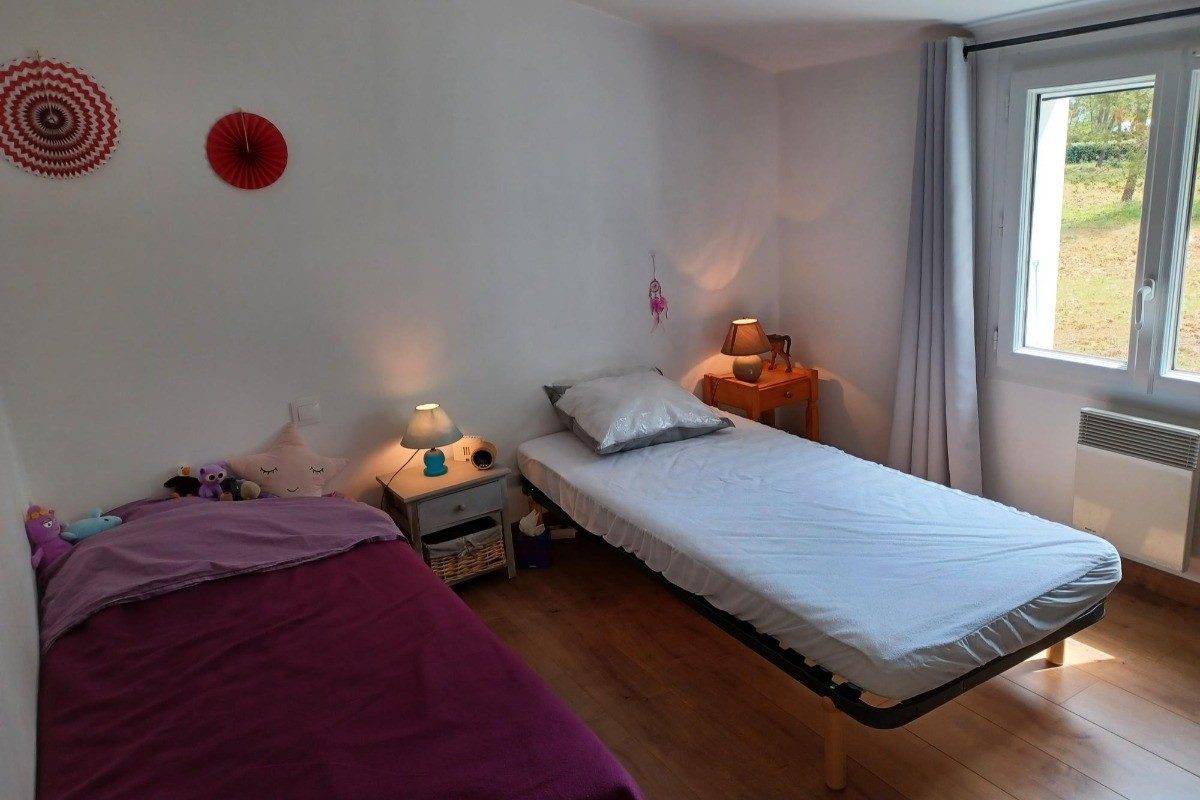 345693 – Chambre 2 lits en 90