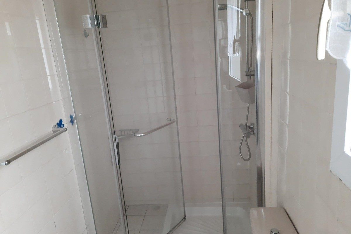 295065 – Salle d’eau avec wc