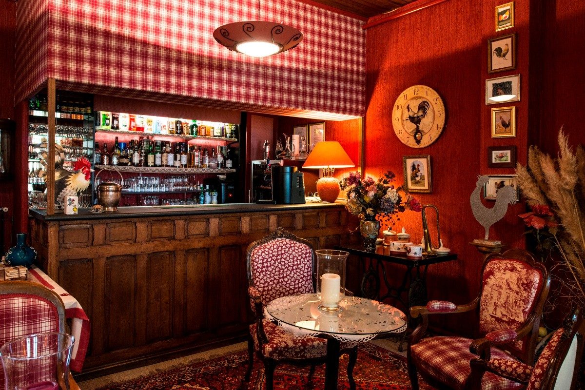 40268 – Bar à cocktails, whiskies et single malts, bières et cognacs