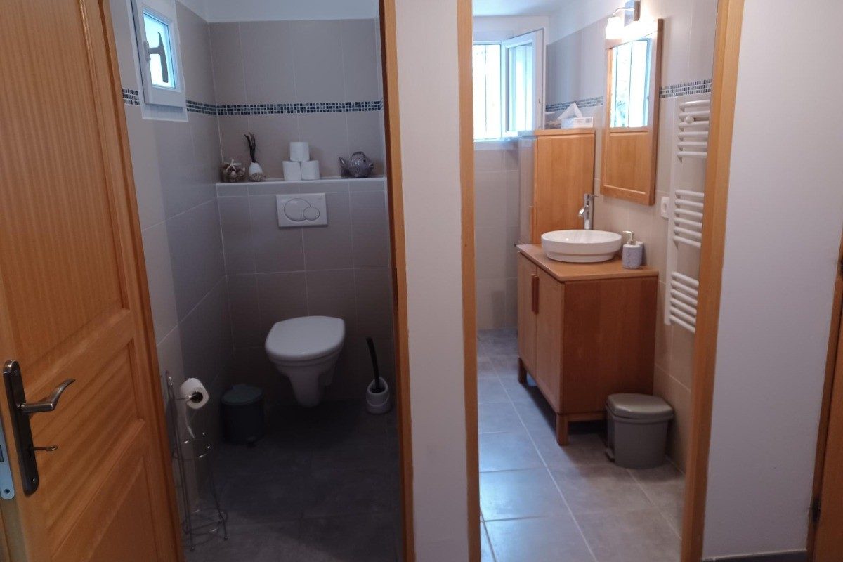 345695 – Salle d’eau et wc indépendants