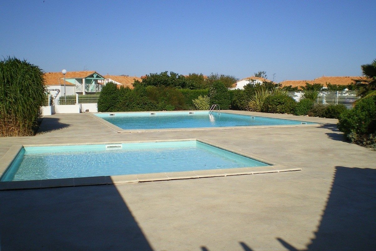 294966 – Piscine commune dans la résidence