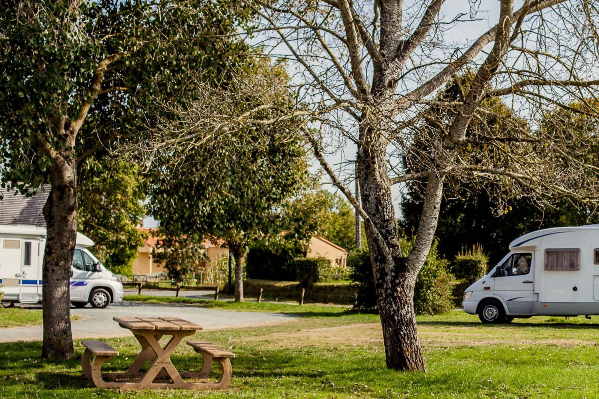 AIRE DE PIQUE-NIQUE – PALLIAS -MOUTIERS-SUR-LE-LAY-PIQUE NIQUE