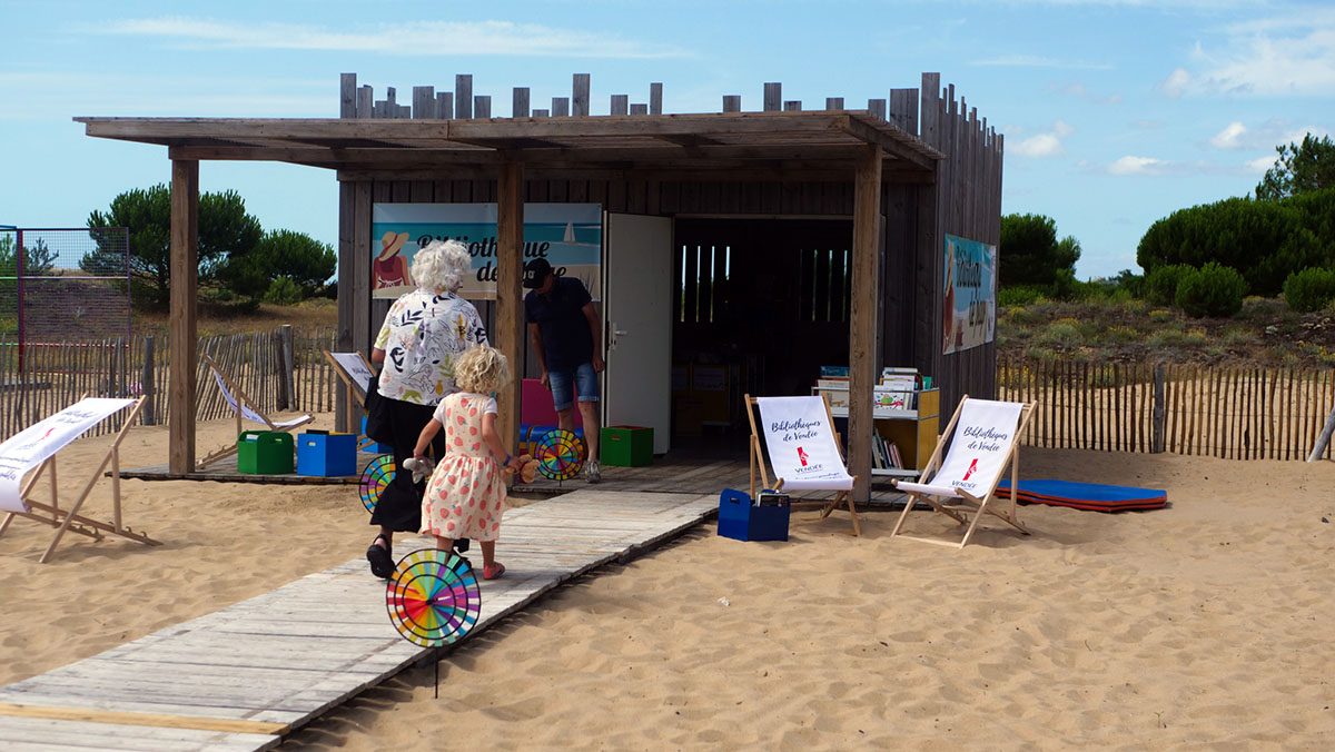 Bibliothèque de plage l’Aiguillon-la-presqu’ile Vue ensemble
