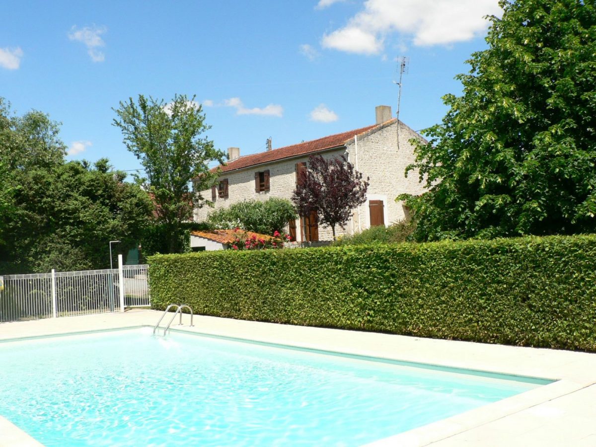 Piscine & vue d’ensemble gîtes 1 & 2_4