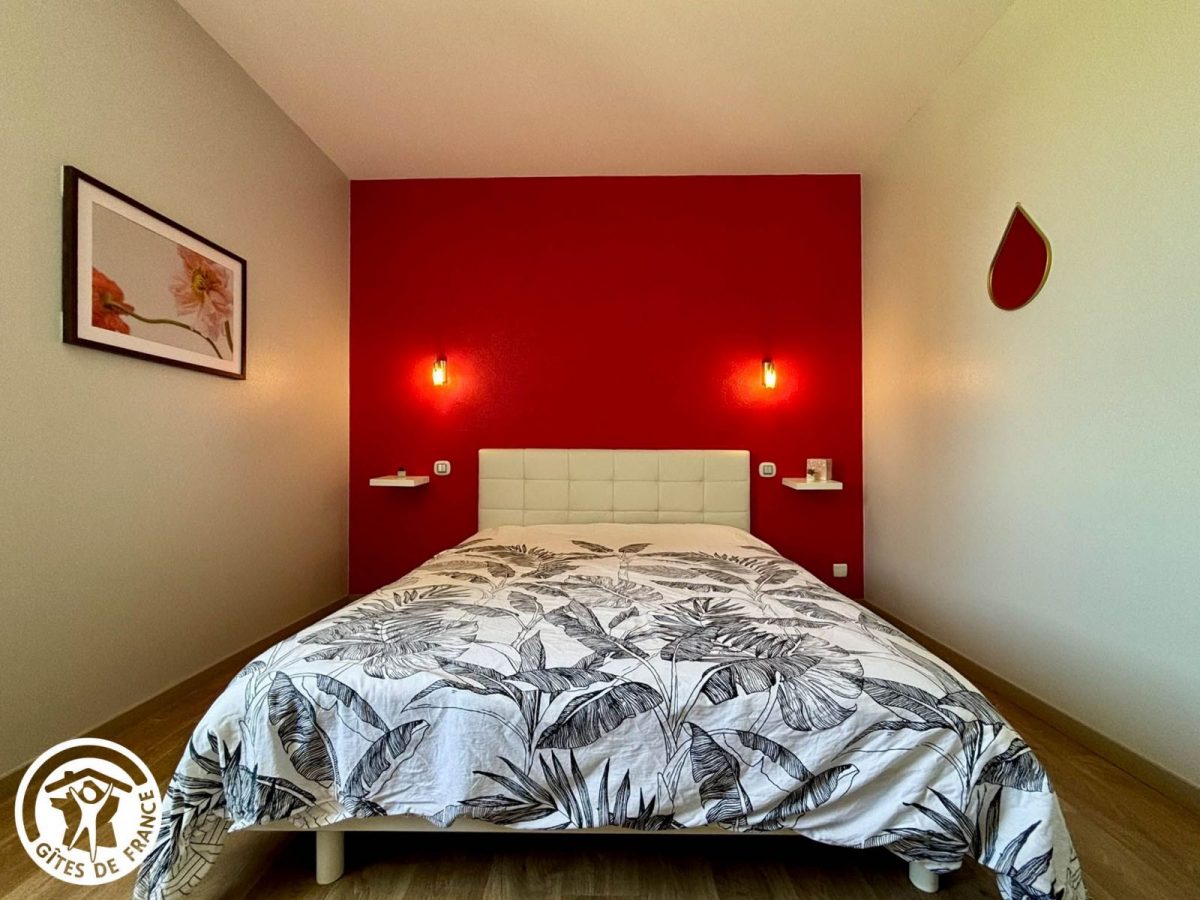 Gîte agréé Gîtes de France en Vendée : Chambre 1 (1 lit 160)_3
