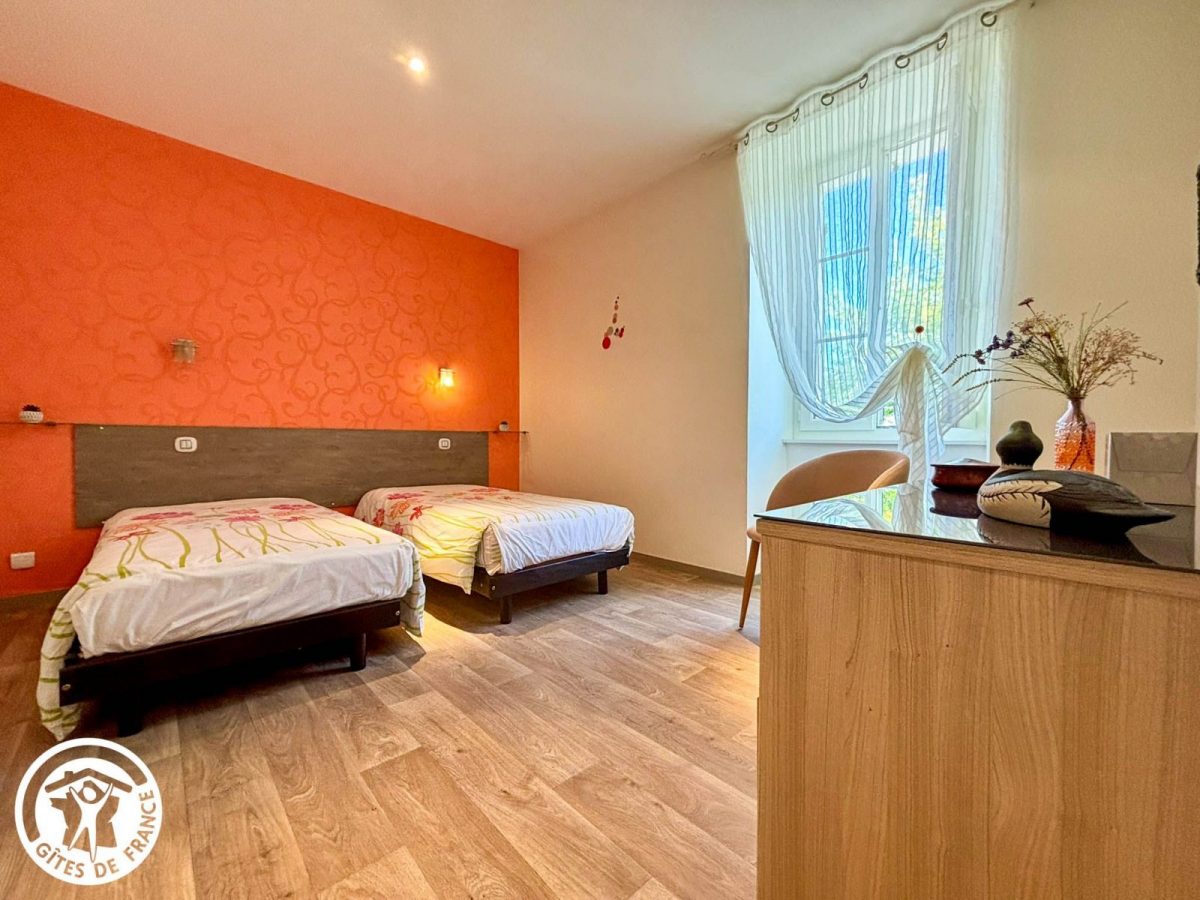 Gîte agréé Gîtes de France en Vendée : Chambre 2 (2 lits 90 jumelables)_4