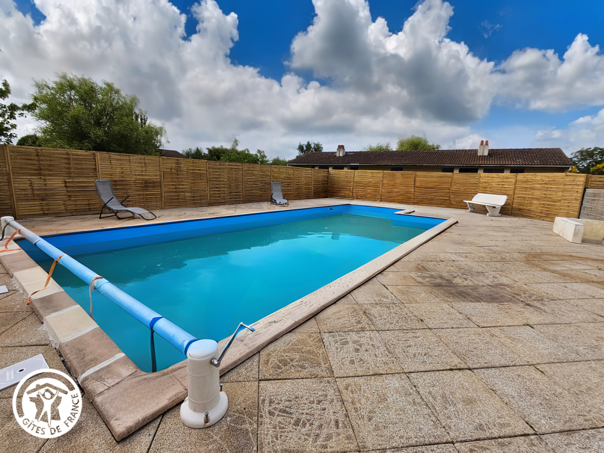 Gîte agréé Gîtes de France dans le PNR Marais Poitevin : Piscine privative (15x5m)_1