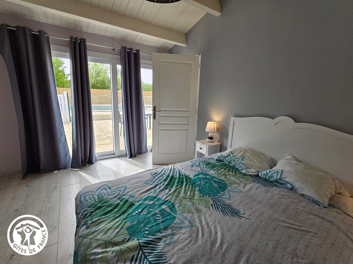 Ensemble de gîtes agréés Gîtes de France dans le PNR Marais Poitevin : Chambre (1 lit 140) – Villa du lagon_19