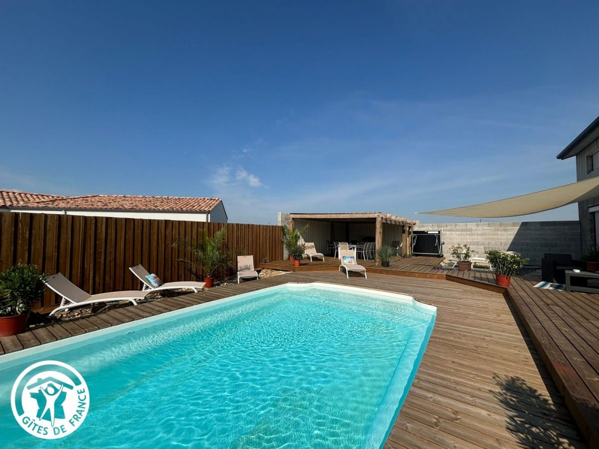 Gîte avec piscine 10 personnes Nalliers_8