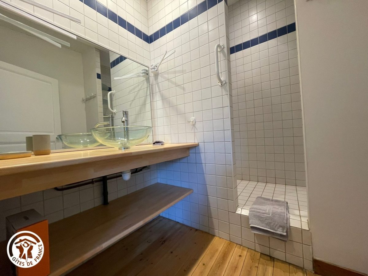 Gîte agréé Gîtes de France en Vendée : Salle d’eau privative chambre 3_23