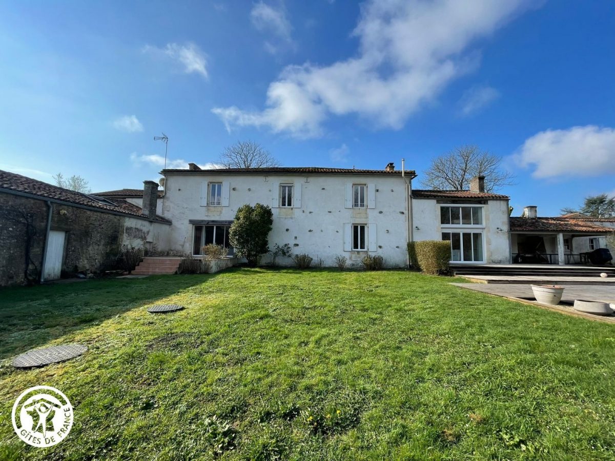 Gîte agréé Gîtes de France en Vendée : Terrain et terrasses_37