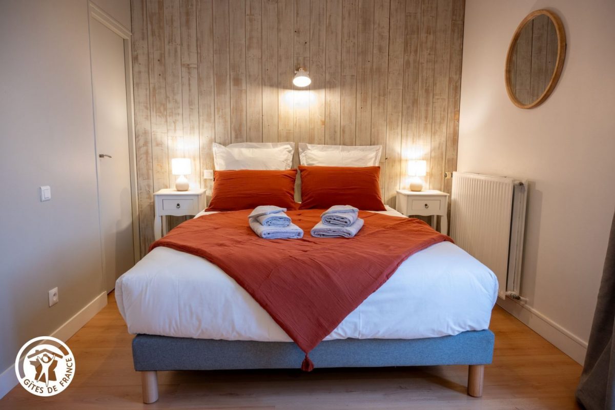 Gîte agréé Gîtes de France en Vendée : Chambre 2 (1 lit 160 + 1 lit 90)_16