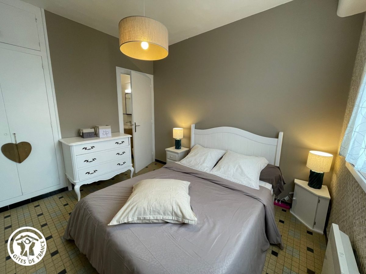 Appartement agréé Gîtes de France en Vendée : Chambre 1 (1 lit 140)_10