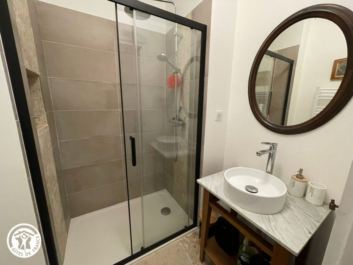 Gîte agréé Gîtes de France en Vendée : Salle d’eau privative chambre 2_14