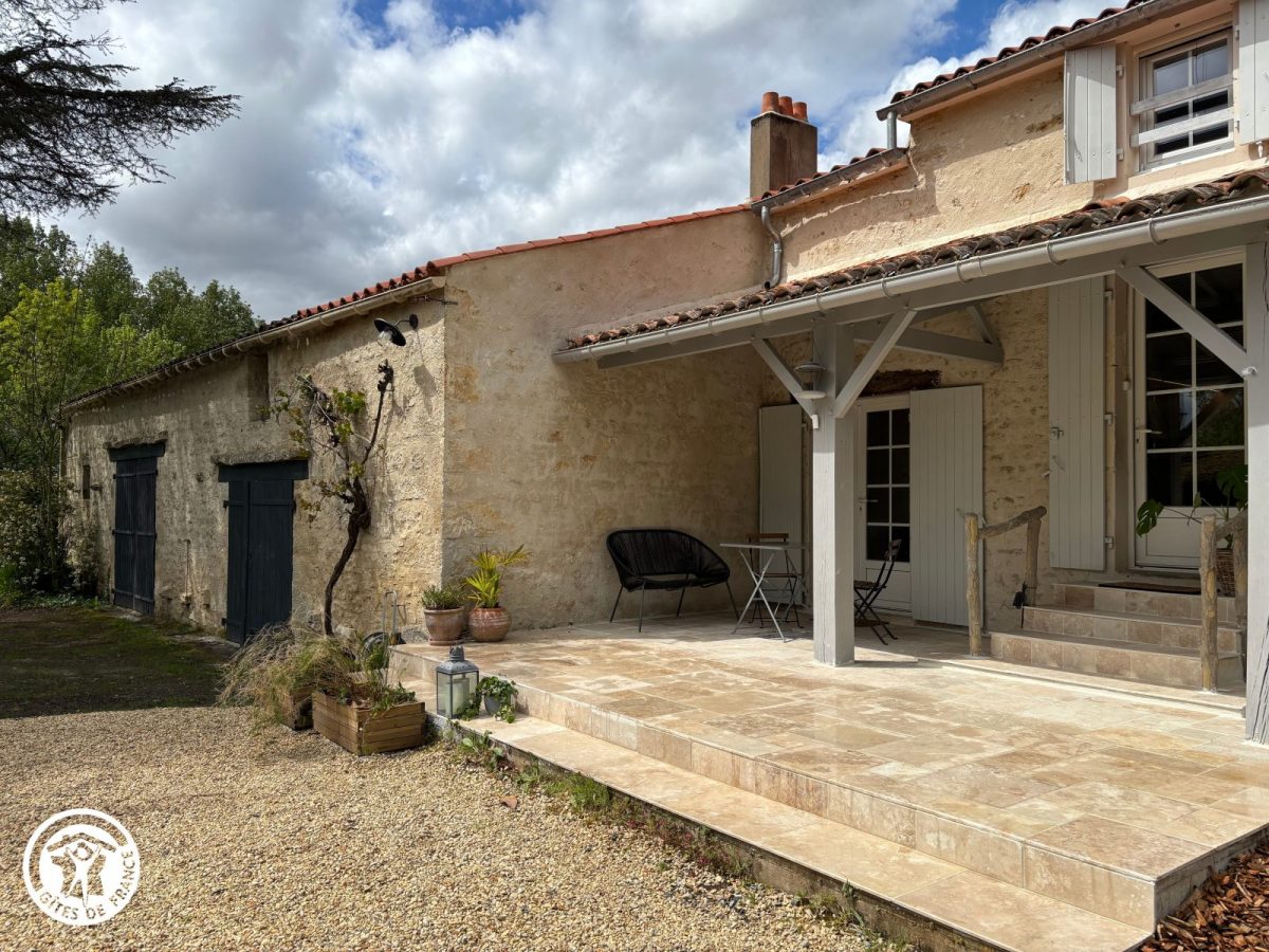 Gîte agréé Gîtes de France en Vendée : Terrasse couverte_33