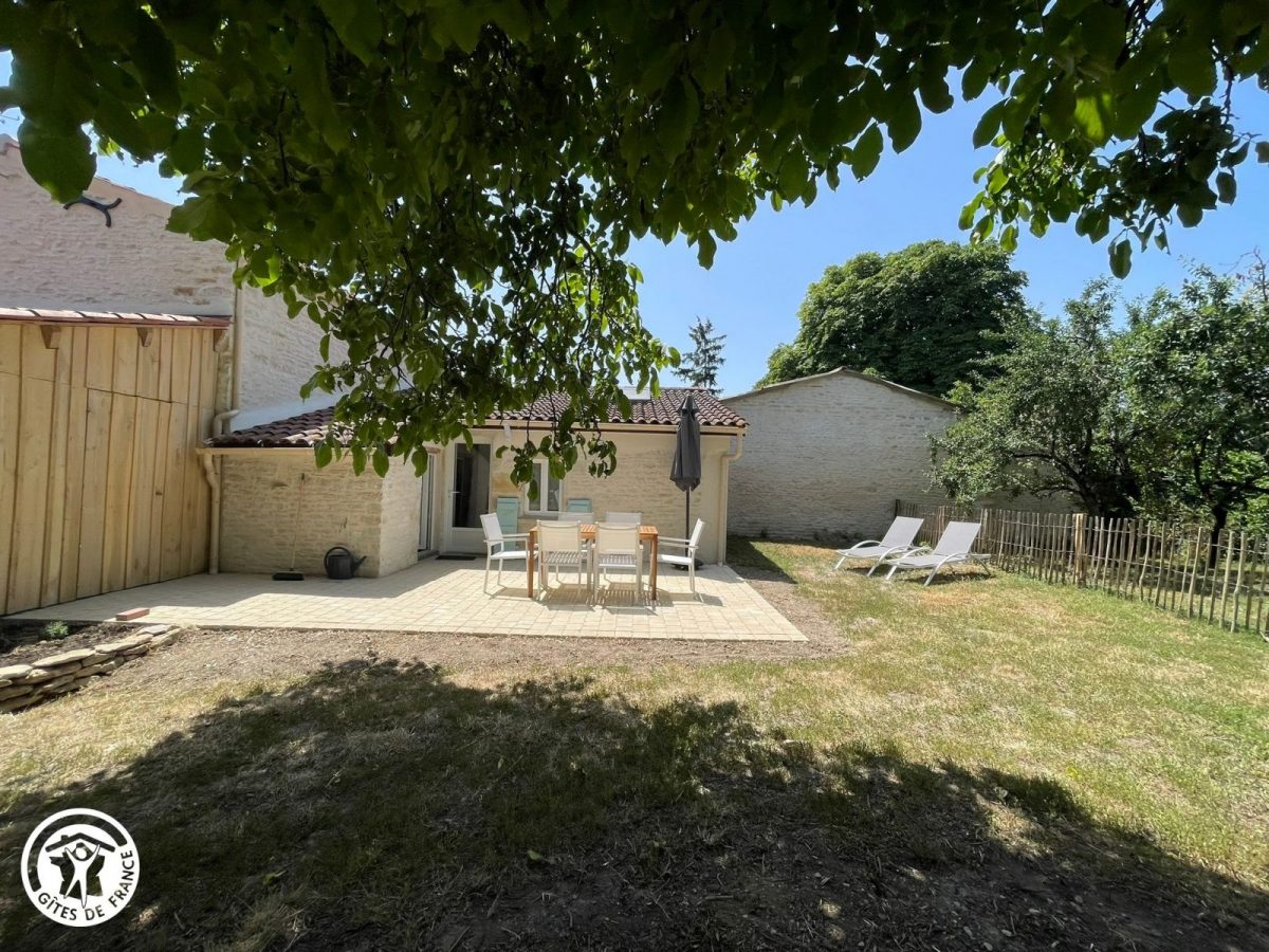 Gîte agréé Gîtes de France en Vendée : Jardin et terrasse_17