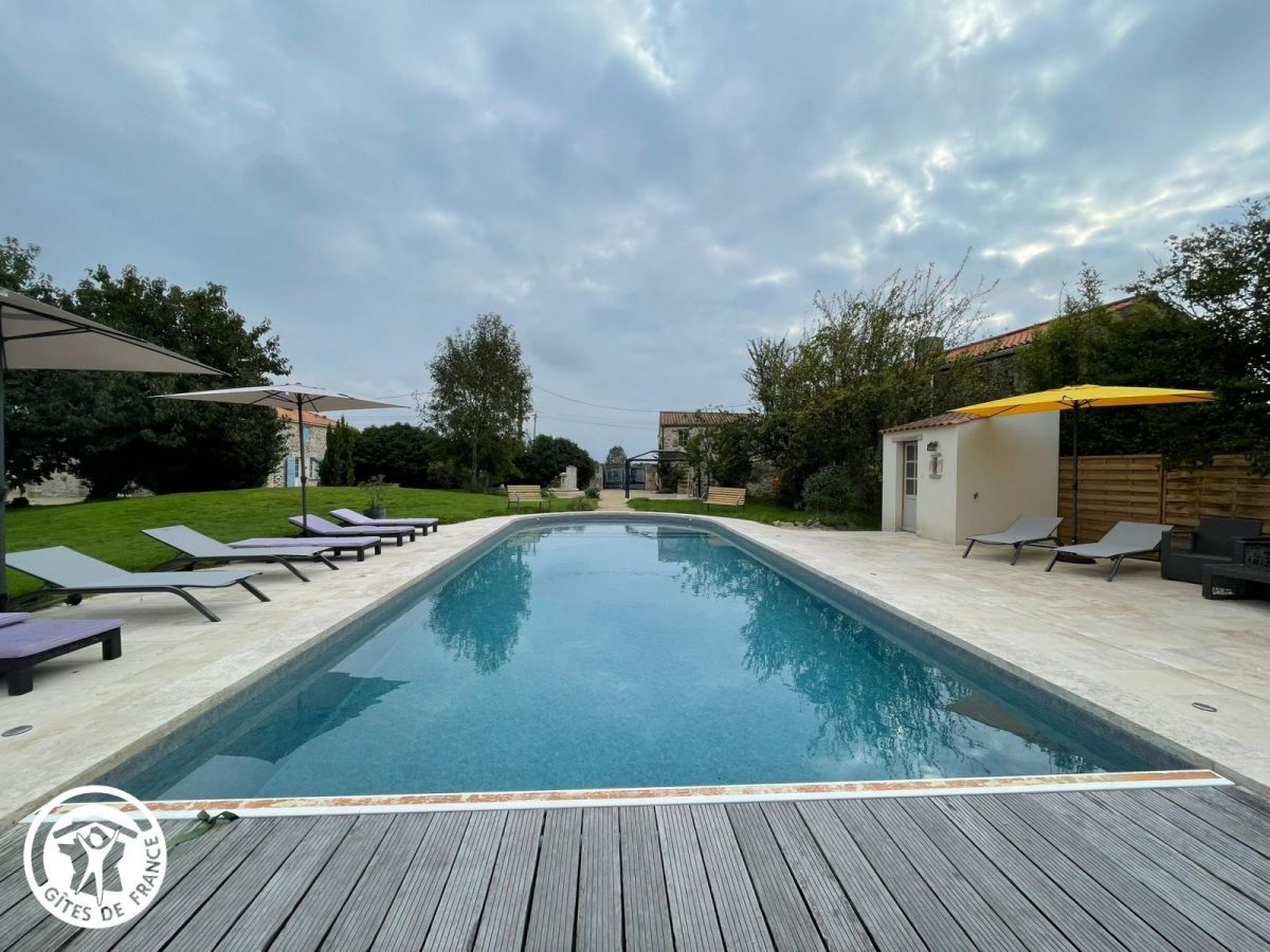 Gîte agréé Gîtes de France en Vendée : Piscine chauffée partagée (12,5 x 5 m)_27