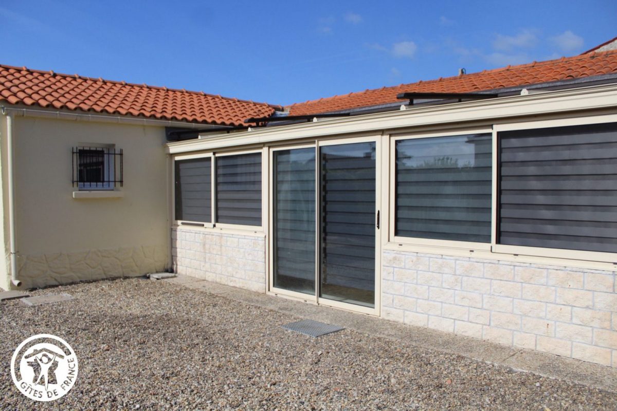 Gîte agréé Gîtes de France dans le PNR Marais Poitevin : Véranda et entrée du gîte_19