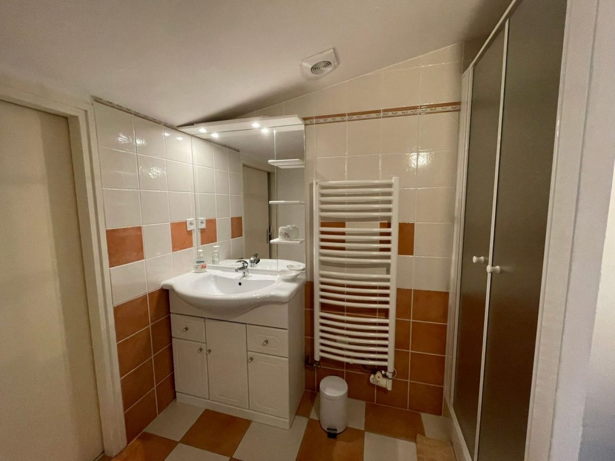 Chambre d’hôtes agréée Gîtes de France en Vendée : Salle d’eau chambre Côté Plaine_8