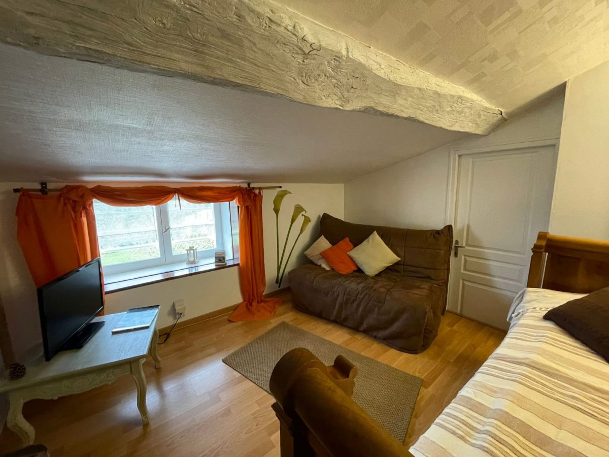 Chambre d’hôtes agréé Gîtes de France en Vendée : Coin salon avec lit d’appoint_29