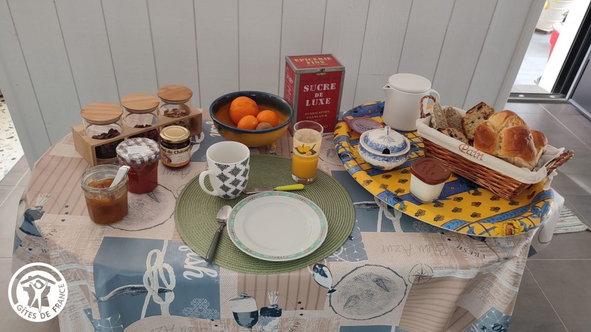 Chambre d&rsquo;hôtes agréée Gîtes de France dans le PNR Marais Poitevin :  Petit-déjeuner_3