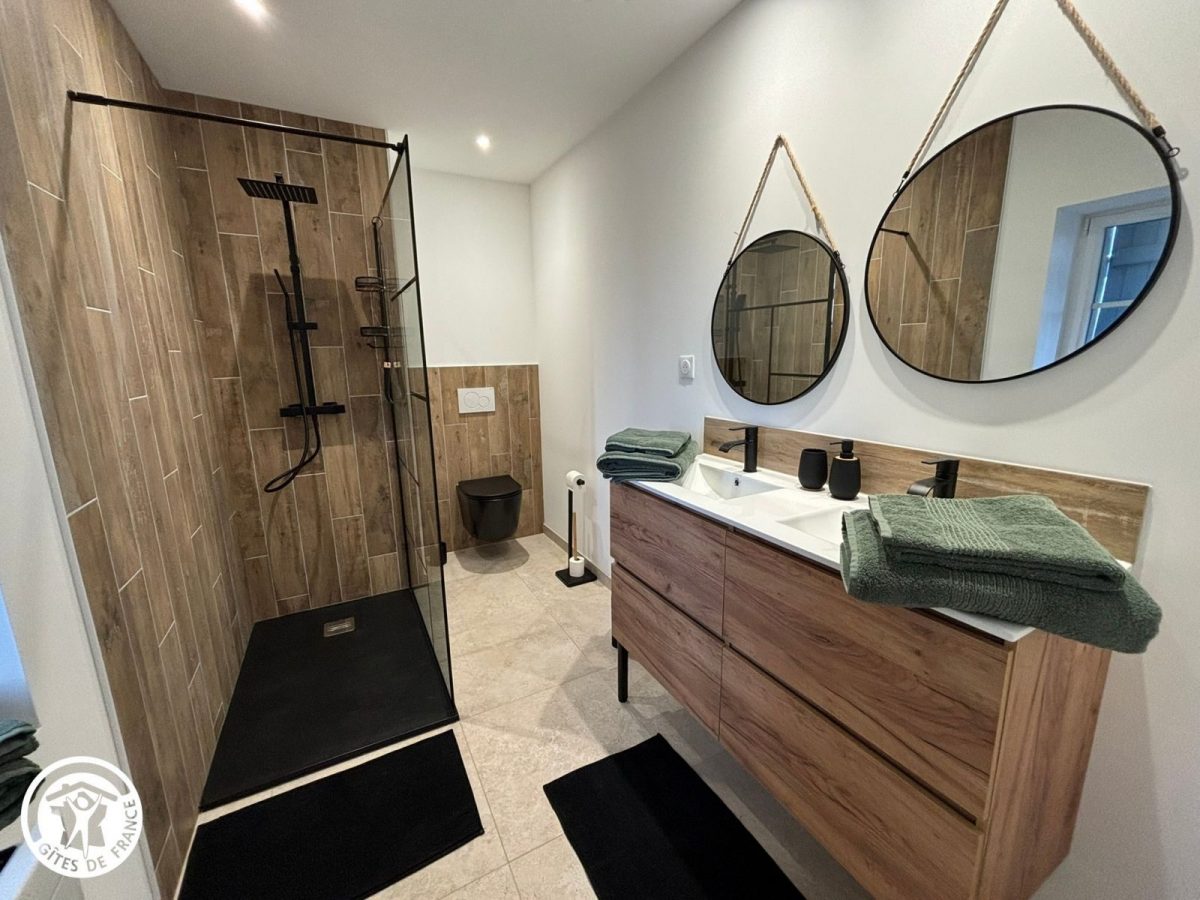 Chambres d&rsquo;hôtes agréées Gîtes de France dans le PNR Marais Poitevin : Salle d&rsquo;eau chambre L&rsquo;Atelier_12