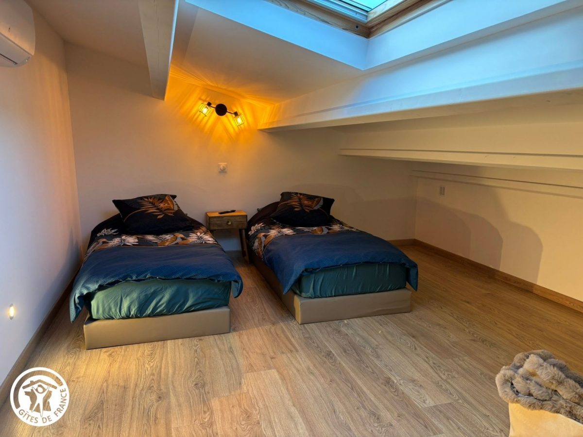 Chambres d&rsquo;hôtes agréées Gîtes de France dans le PNR Marais Poitevin : Chambre L&rsquo;Atelier – espace mansardé (2 lits 90 jumelables))_11