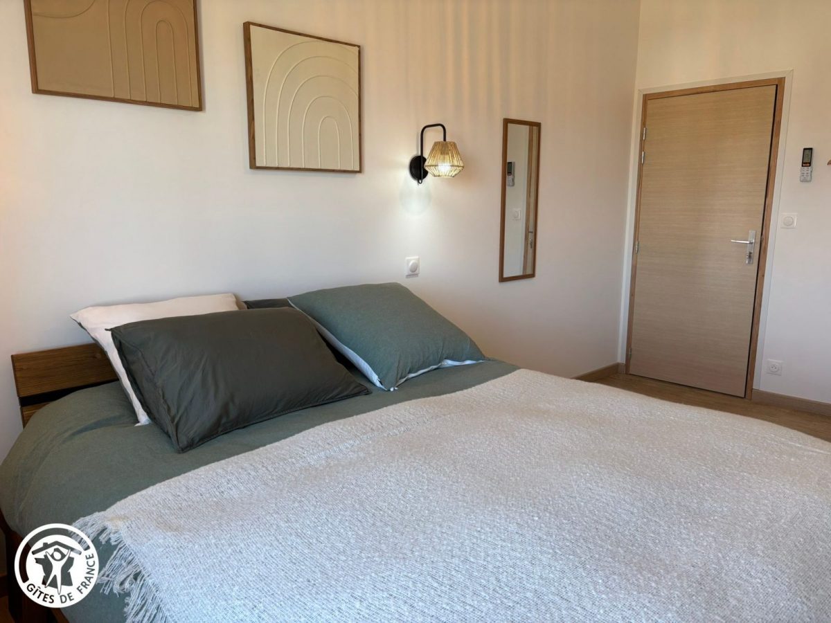 Chambres d&rsquo;hôtes agréées Gîtes de France dans le PNR Marais Poitevin : Chambre Le Refuge (1 lit 160)_4