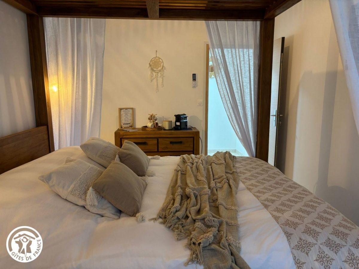 Chambres d&rsquo;hôtes agréées Gîtes de France dans le PNR Marais Poitevin : Chambre La Bohème (1 lit 160)_16