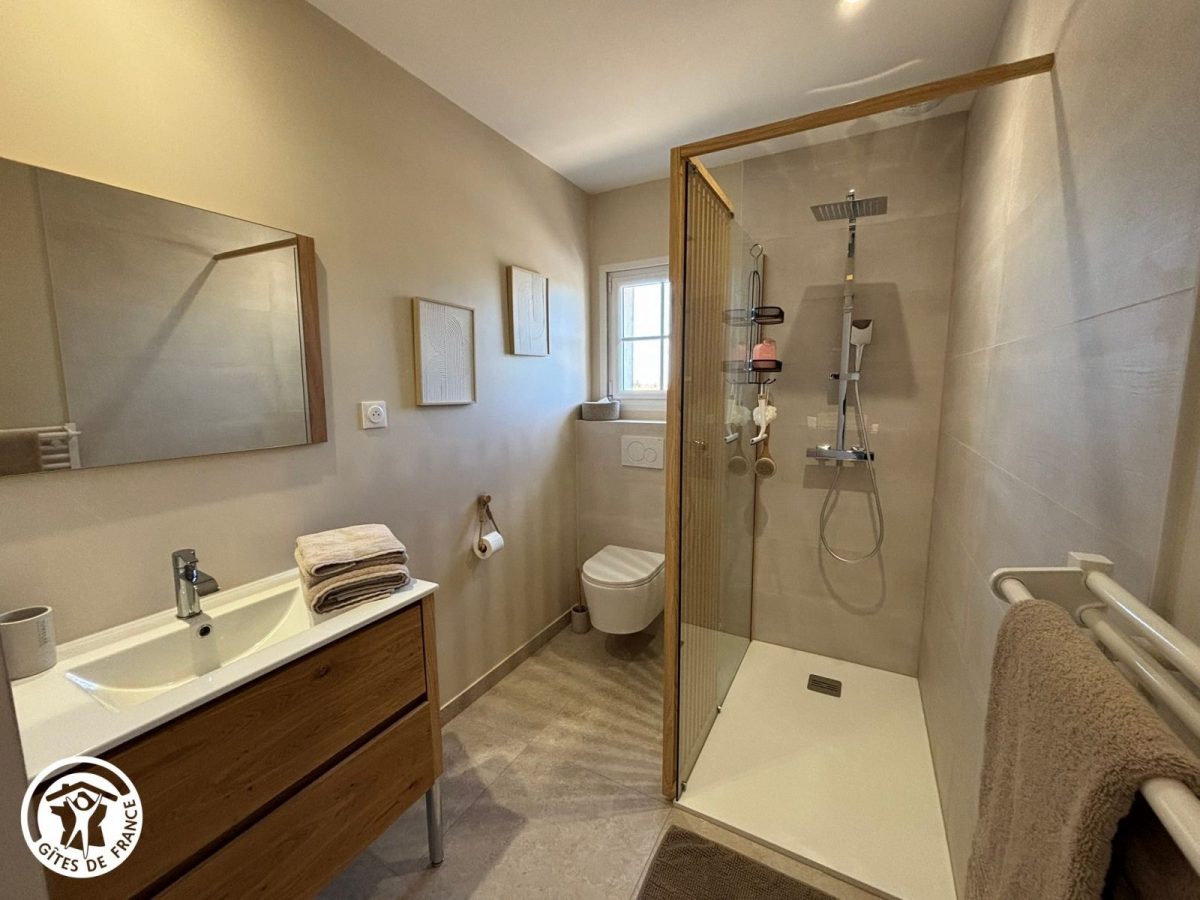 Chambres d&rsquo;hôtes agréées Gîtes de France dans le PNR Marais Poitevin : Salle d&rsquo;eau chambre Le Refuge_24