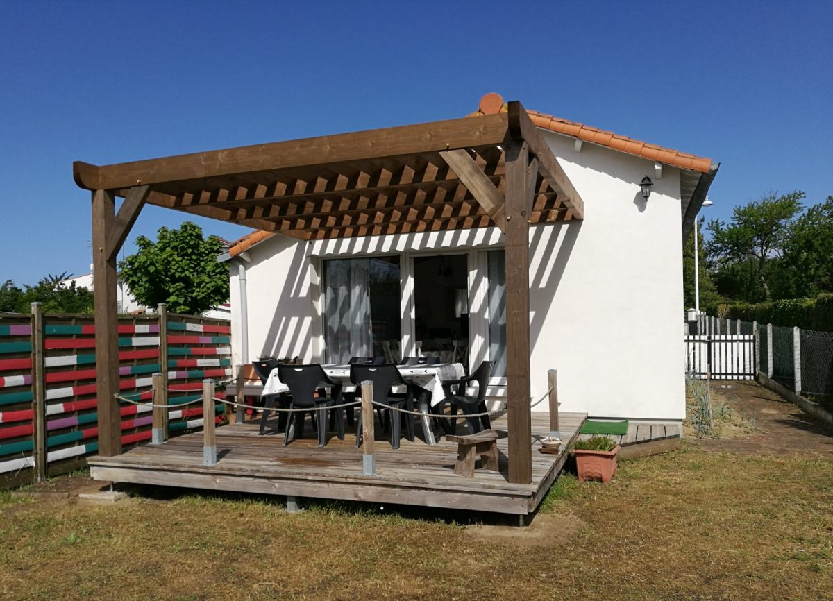 MEUBLÉ CÔTÉ JARDIN-LA FAUTE-SUR-MER-terrasse coté jardin