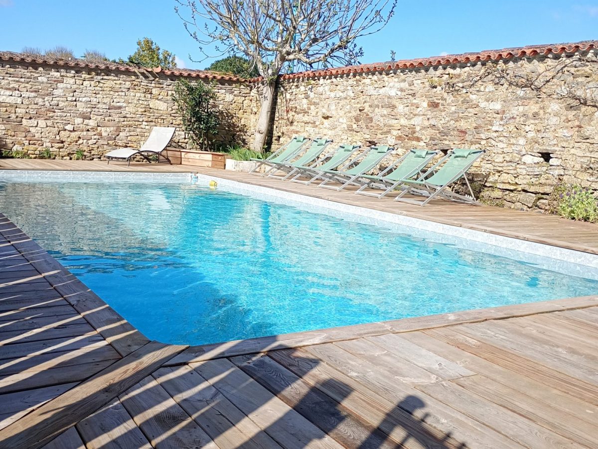 Meublé Le Clos des Hirondelles – La Couture 85320 – La piscine