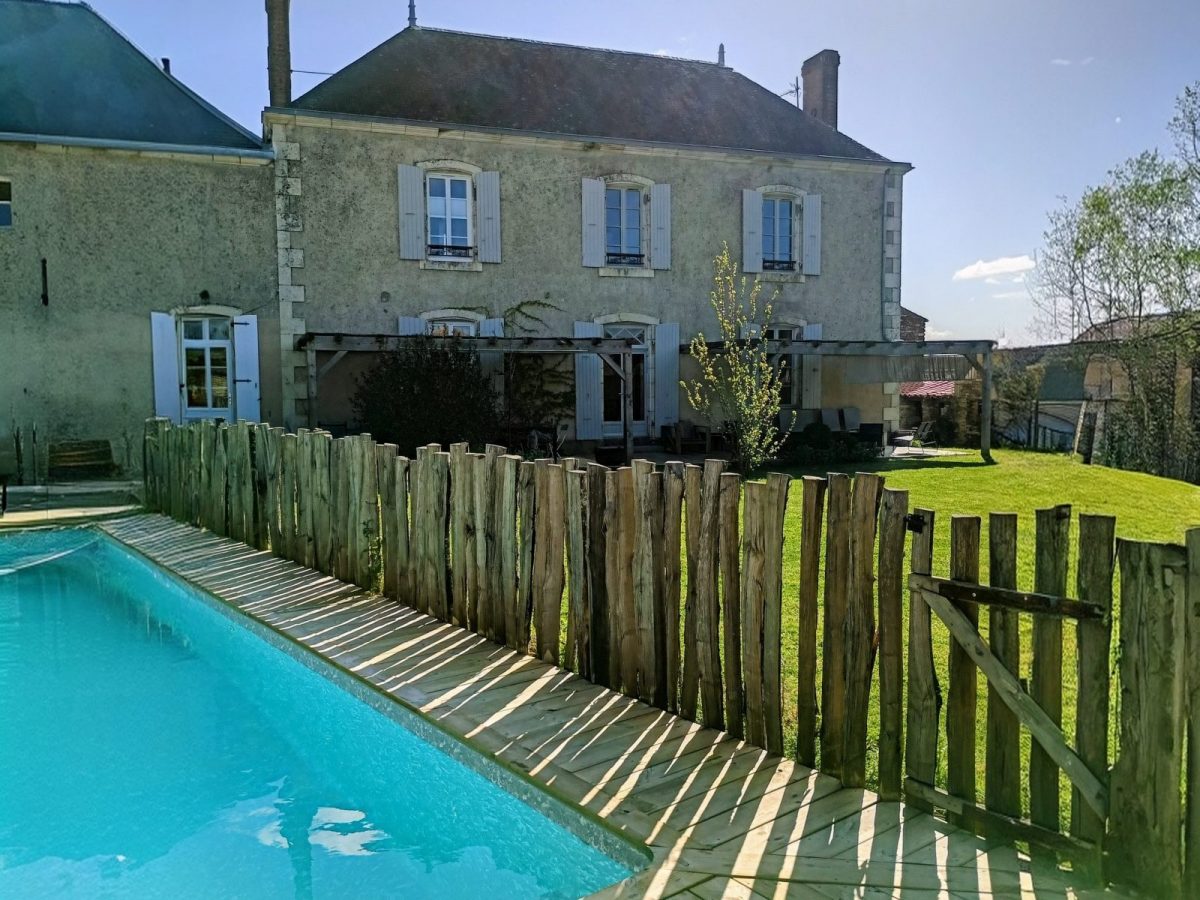 Meublé Le Clos des Hirondelles – La Couture 85320 – La piscine